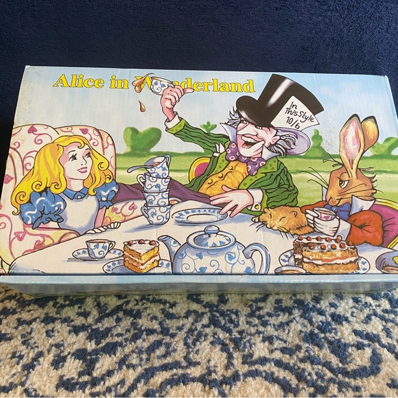 BRAND NEW IN BOX Paul Cardew Alice in Wonderland Two Cup and Saucer Set - Picture 2 of 5